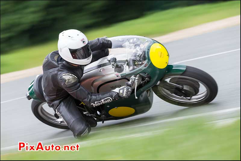 Norton, cafe-racer-festival 2013, epingle du Faye Linas-Montlhery