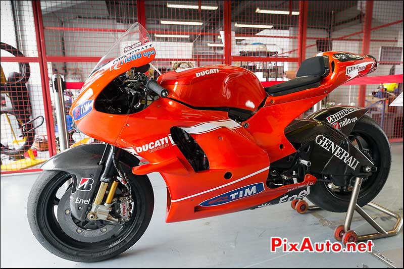 Ducati Desmosedici moto GP10 Casey Stoner