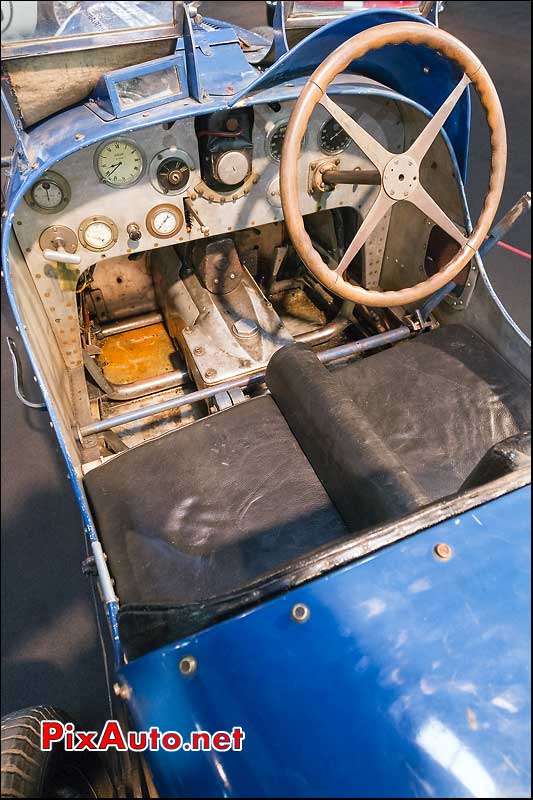 poste de conduite bugatti type-37, stand Friskens retromobile