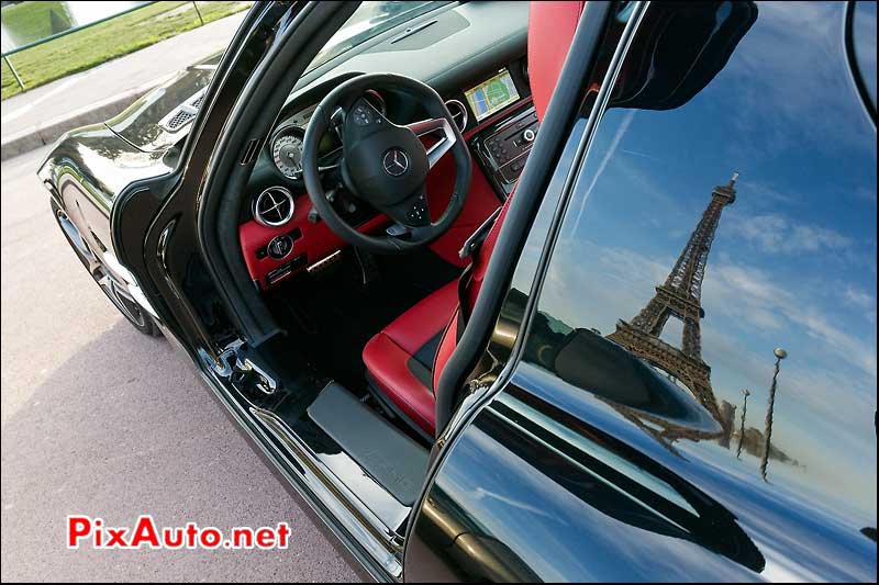 Mercedes SLS, tour eiffel, rallye de Paris