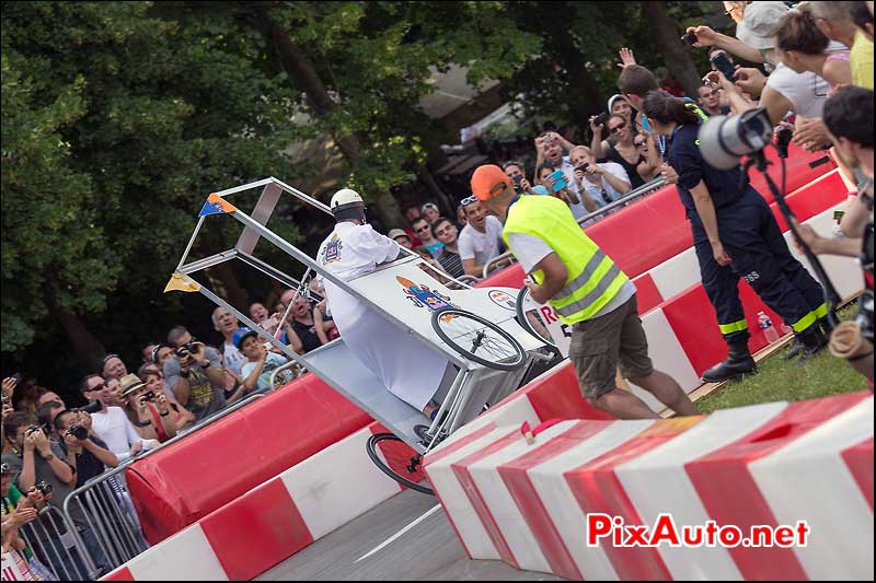 Caisse a Savon Red Bull numero 40, Saint-Cloud