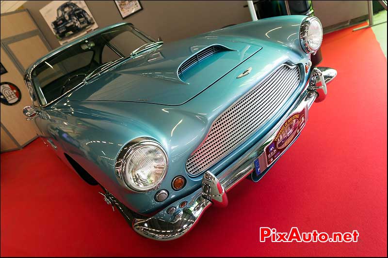 Aston Martin DB4 blue, Salon Automedon