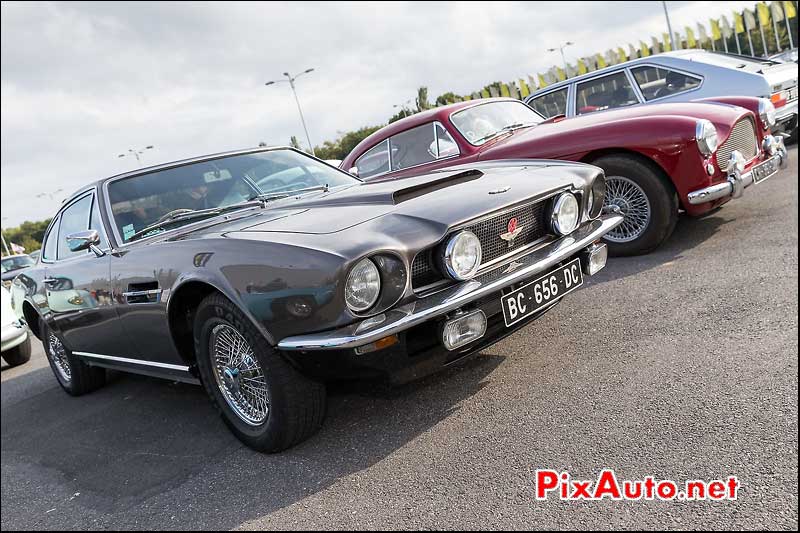 Aston Martin Vantage brown, Parkings Salon Automedon