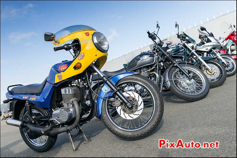 Moto Jawa 350cc, Parkings Salon Automedon