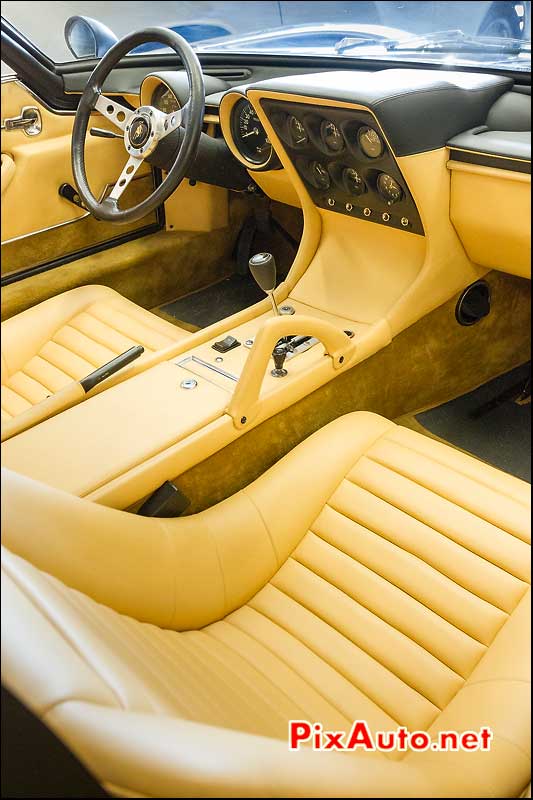 habitacle Lamborghini Miura, expo vente Bonhams Spa-Classic 2013