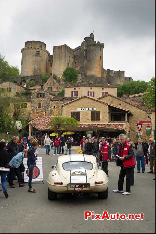 Jaguar e-type, n220, chateau Bonaguil, Tour Auto 2013