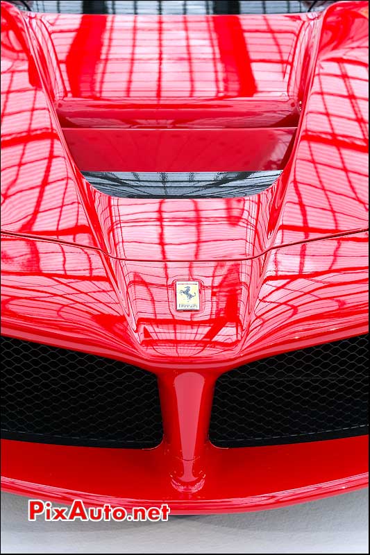 LaFerrari, capot avant, reflets Grand Palais