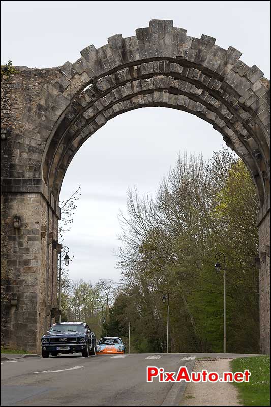 ford mustang, aqueduc maintenon, Tour Auto 2013