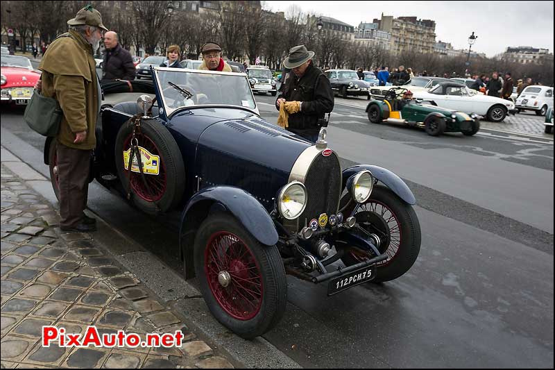 bugatti 40, place des invalides, traversee de paris