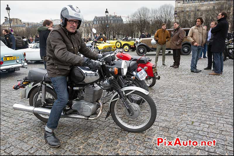 moto mz, place des invalides, traversee de paris