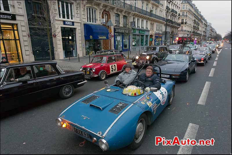 panhard tank boulevard voltaire, traversee de paris 2013