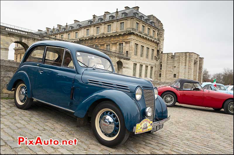 renault juvaquatre, chateau de vincennes, traversee de paris