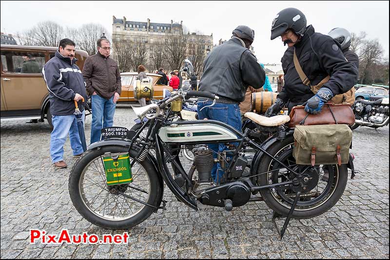 triumph p500, place des invalides, traversee de paris