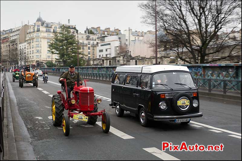 vw-combi et tracteur rue caulaincourt, traversee de paris