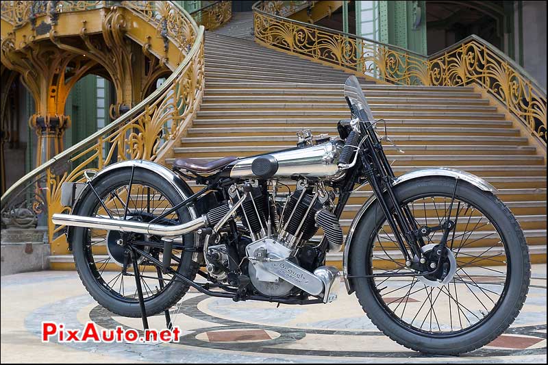 Brough-Superior SS100, presentation Bonhams grand palais