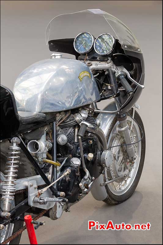 Egli-Vincent de course, exposition Bonhams grand palais