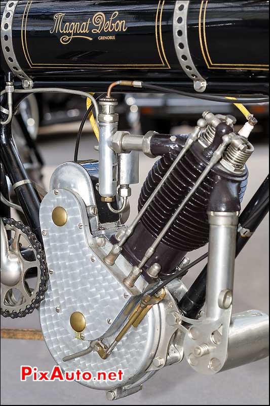 moteur motocyclette magnat-debon, presentation Bonhams grand palais