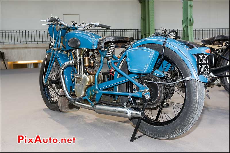 moto Peugeot 350cc P135, exposition Bonhams grand palais