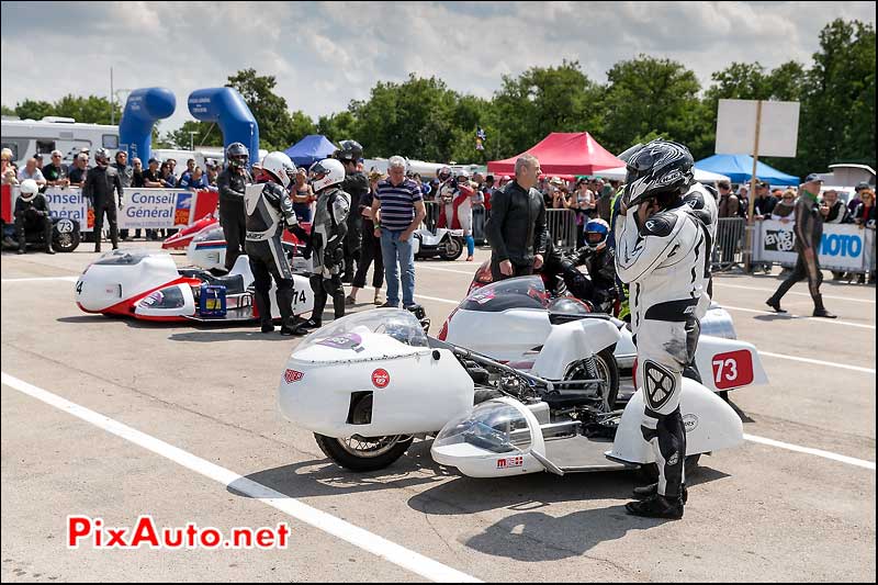 Sidecariste en pregrille, Coupes Moto Légende 2014