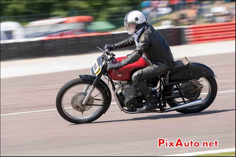 D386 Triumph 350GP 1945, Coupes Moto Legende