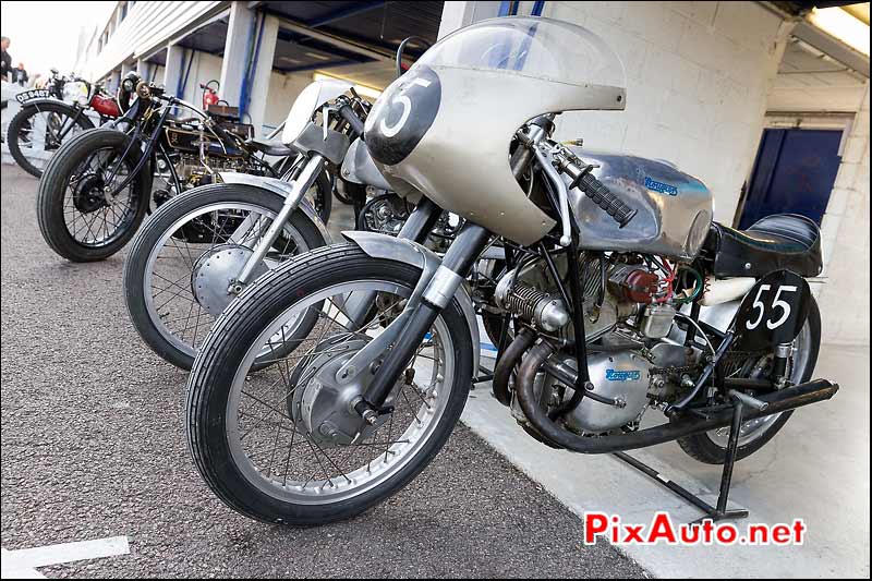 Motos