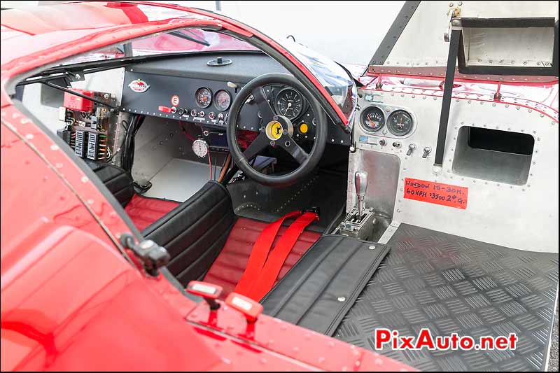 Habitacle Ferrari 312 P, paddock Le Mans Classic