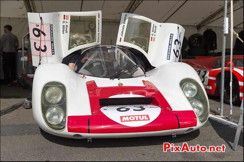 Porsche 907 Jurgen Barth, paddock Le Mans Classic