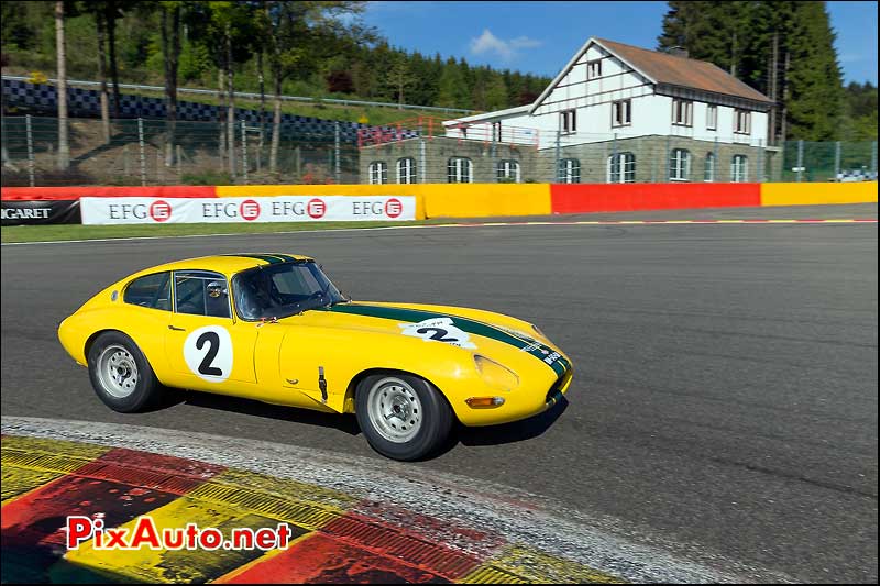 Jaguar E-Type 1962, sixties endurance SPA-Classic, virage la source