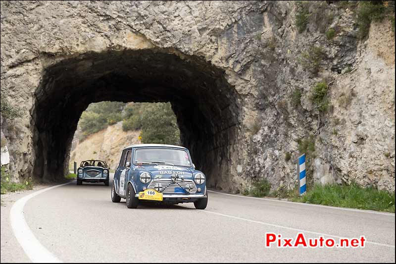 Austin Cooper S, Tunnel dans la roche, Tour-Auto-Optic-2000