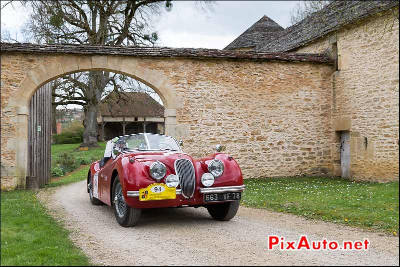 Jaguar XK120 Roadster, Chateau de Bussy Rabutin, Tour-Auto-Optic-2000