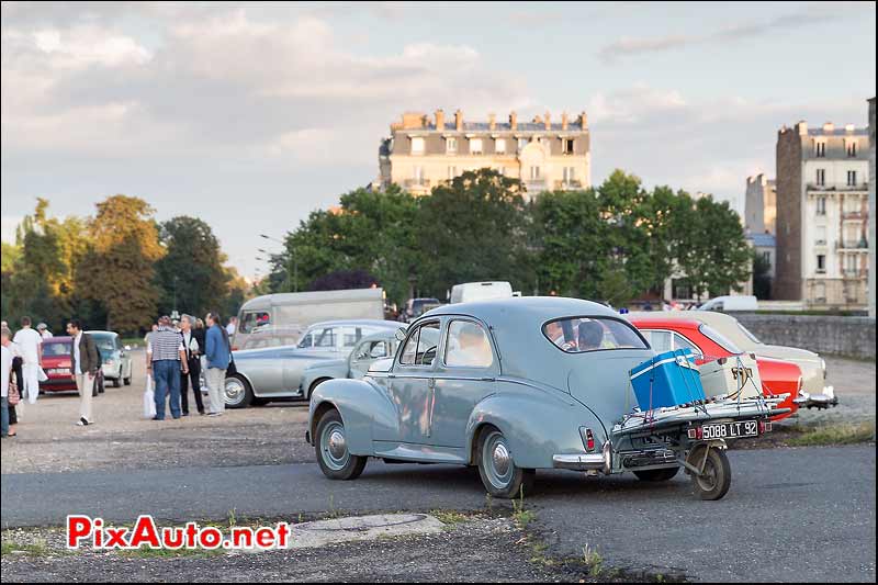 Berline Peugeot 203, Traversee de Paris estivale