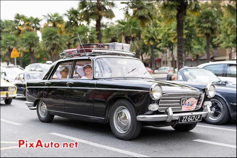 Berline Peugeot 404, Traversee de Paris estivale