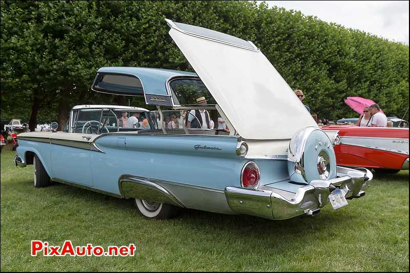 Ford Galaxie Skyliner, Traversee de Paris estivale