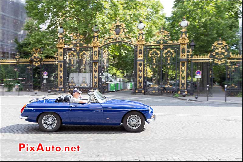 MG-B Cabriolet, parc Monceau, Traversee de Paris estivale
