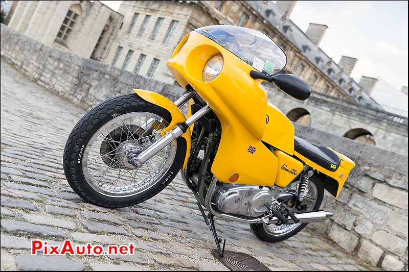 Norton 750 Commando, Traversee de Paris estivale