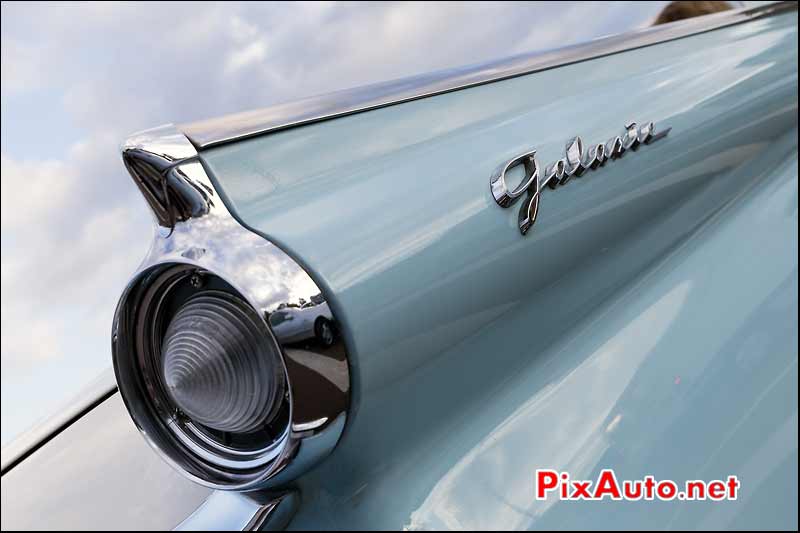 Sigle Ford Galaxie, Traversee de Paris estivale