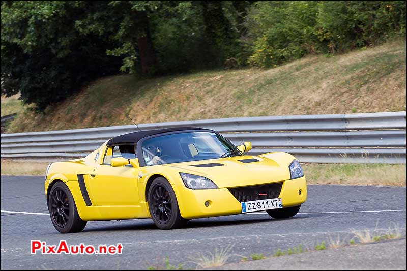 2e Festival Lotus a Montlhery, Opel Speedster Jaune