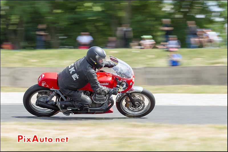 Classic Machines 2015, Moto Guzzi dans courbe Echo