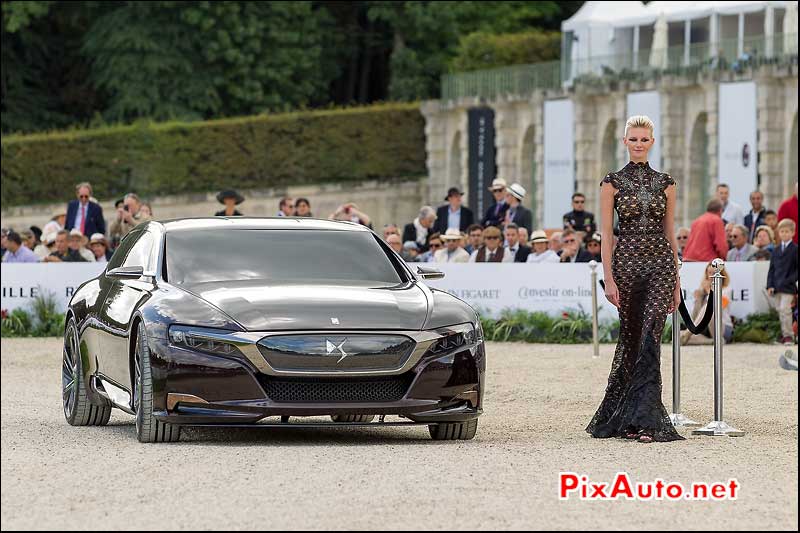 Chantilly-Arts-et-Elegance-Richard-Mille, DS Numero 9 et robe couturier Eymeric Francois