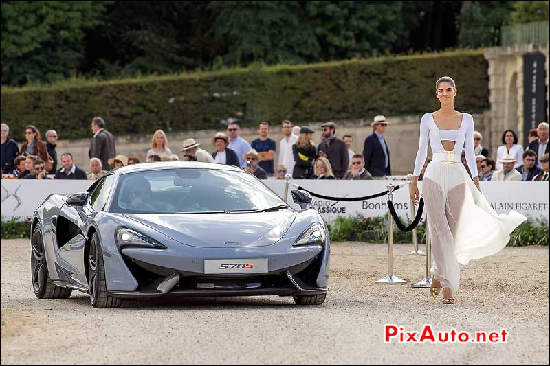 Chantilly-Arts-et-Elegance-Richard-Mille, Mclaren 570S et robe couturier Balmain