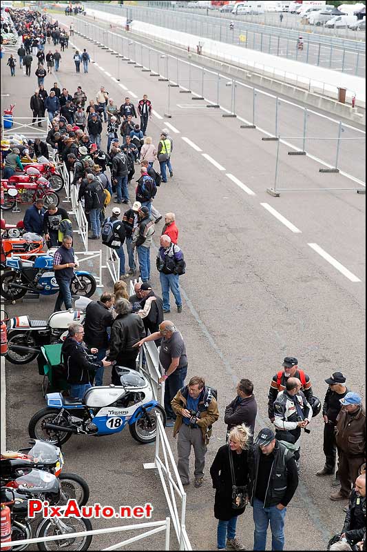 Coupes Moto Legende, Ligne droite des Stands