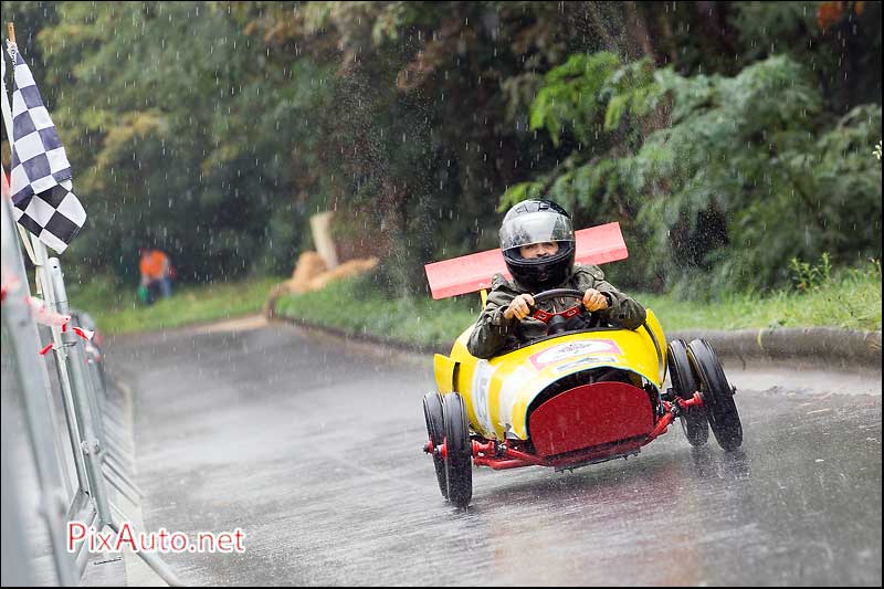 Arrivee sous la pluie Caisse a Savon N15