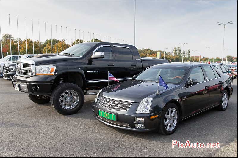 Parking Salon Automedon, Cadillac et Dodge Ram