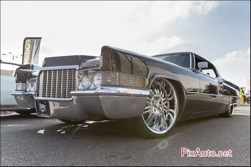 Parking Salon Automedon, Lowrider Cadillac