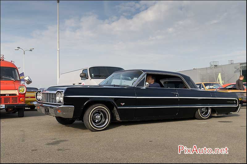 Parking Salon Automedon, Lowrider Chevrolet Impala