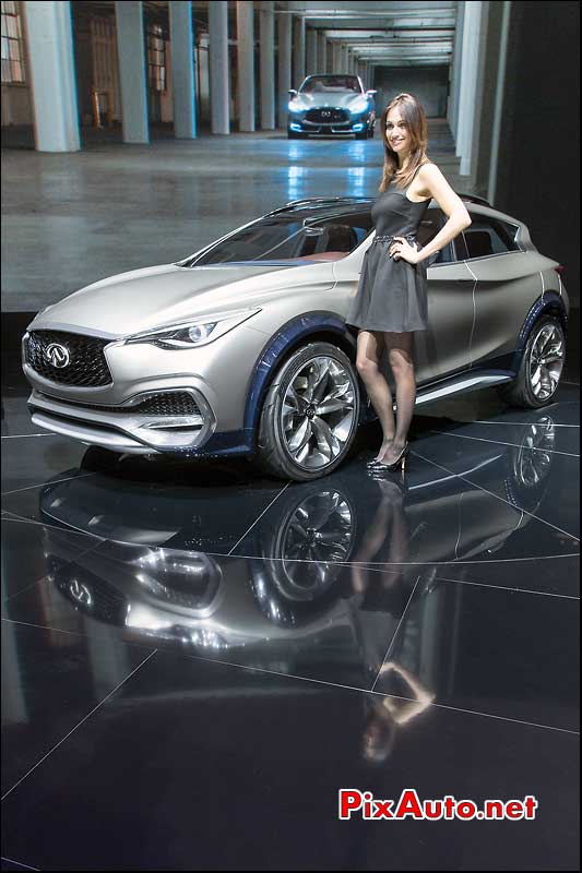 Salon-de-Geneve, hotesse et Infiniti QX30 Concept