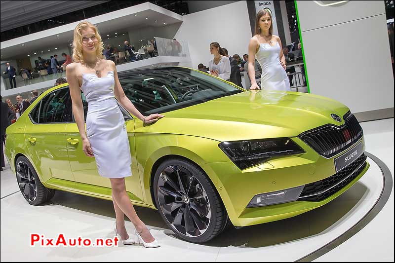 Salon-de-Geneve, Skoda Superb et hotesses