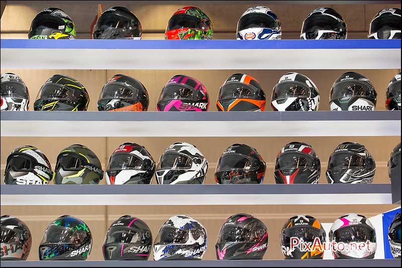 Salon-de-la-Moto 2015, Etagere Casques Shark