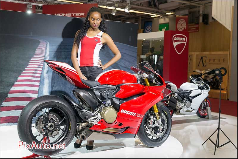 Salon-de-la-Moto 2015, Hotesse Ducati Superbike Panigale-R