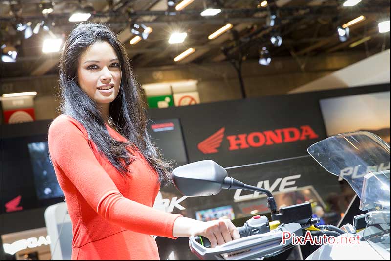 Salon-de-la-Moto 2015, Hotesse Honda City Adventure